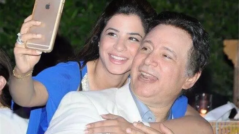 في البحر سمكة| ابنة إيمان البحر درويش رفيقة الشهرة والمرض وصاحبة أول مقهى لذوي الاحتياجات