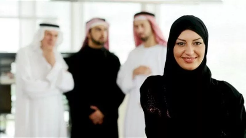 هل يجوز للمرأة الجلوس مع زوج أختها بدون حجاب لتحريمها عليه؟ الإفتاء تجيب