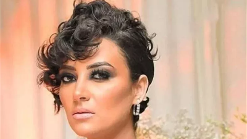ياسمين غيث تكشف معاناتها مع مرض السرطان وتأثيره على ابنها