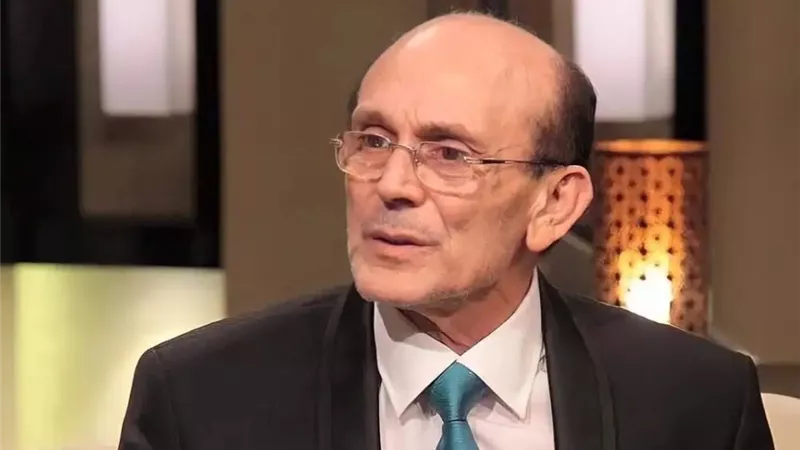 محمد صبحي يعاني من السجن الانفرادي ويهدد بنشر أسماء هؤلاء