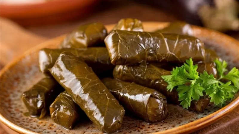 طريقة عمل ورق عنب من المطبخ السوري بخطوات سهلة وسريعة