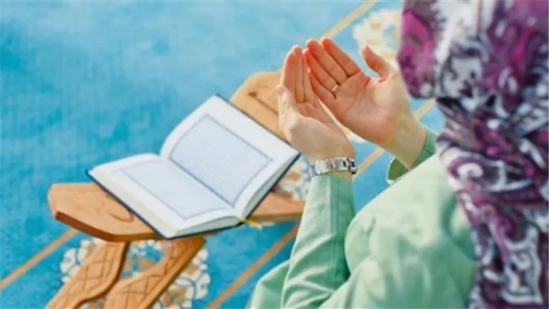 حكم عمل ختمة لقراءة القرآن على روح الميت وهل تعتبر بدعة؟ علي جمعة يجيب 