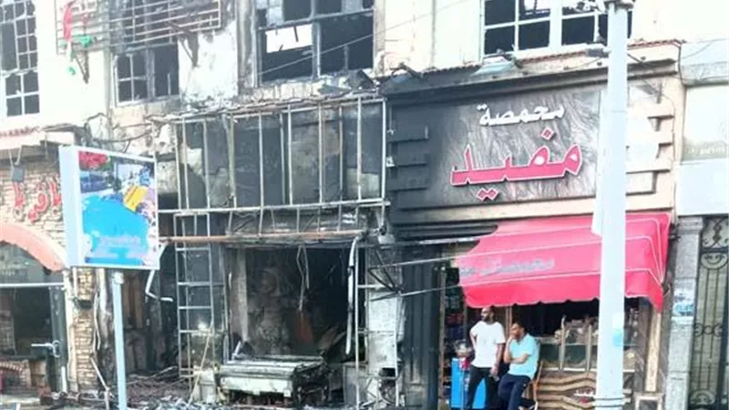 صاحب قاعة أفراح بحريق محطة الرمل: «النار بدأت من التكييفات وأكلت كل شيء»
