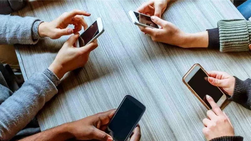 العدو الأكبر للزوجات والأبناء «قطعة حديدية تهدد الأسرة»