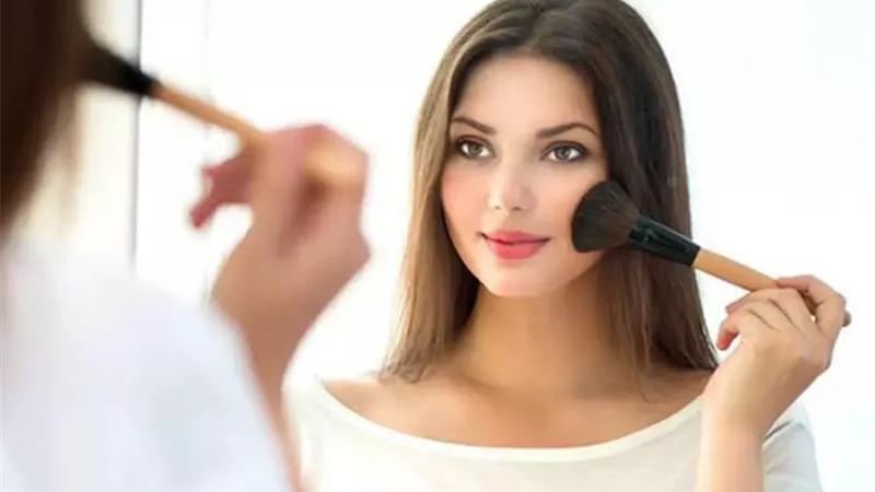 6 نصائح لمكياج جذاب ومقاوم للعرق في الصيف