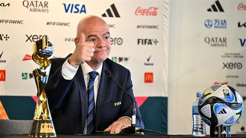 عاصفة غضب نسائية ضد رئيس الفيفا بعد تجاهله كأس العالم للسيدات «منافق»