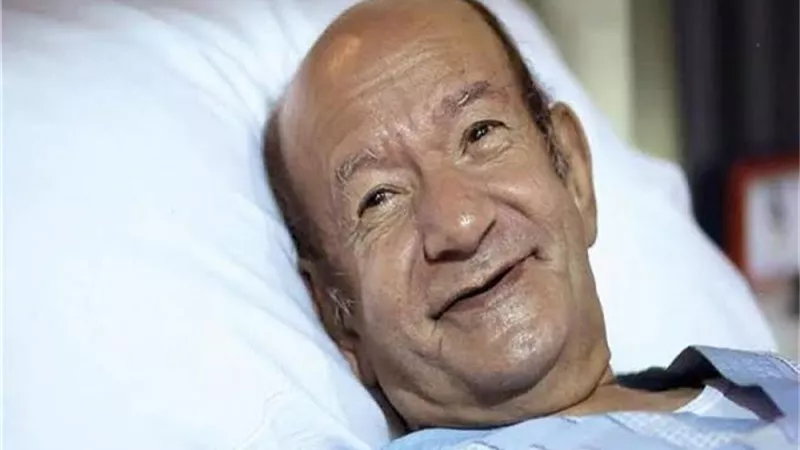 لطفي لبيب يثير قلق الجمهور بعد ظهوره في العرض الخاص لـ«مرعي البريمو» (صور)