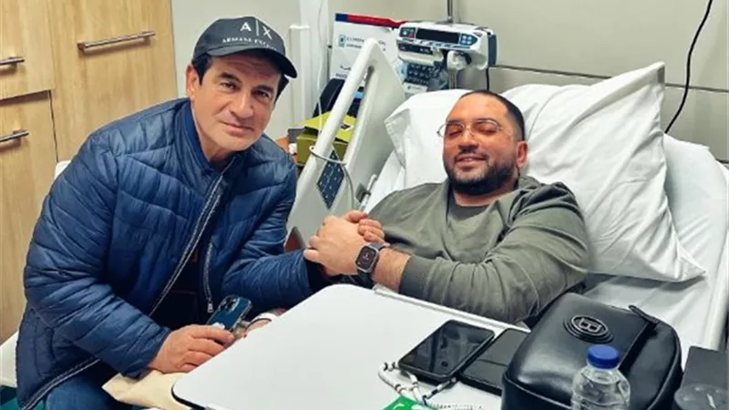 نجل محمد ثروت يلقن متابع درسا لمتابع تنمر على مرضه ووالده: «ربيت راجل»