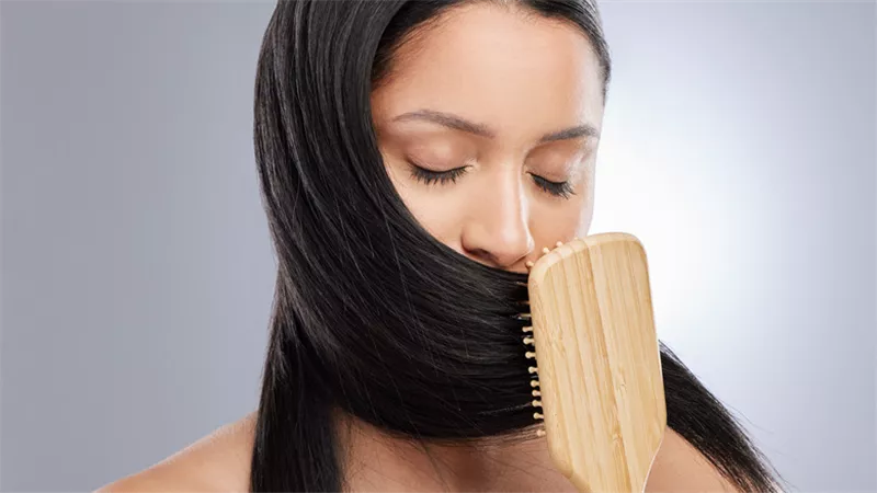 4 طرق هتخلصك من رائحة الشعر الكريهة في الصيف 