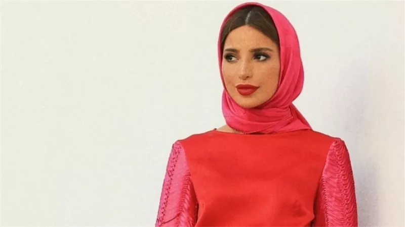 فساتين سهرة حمراء لإطلالة جذابة تناسب المحجبات في الصيف