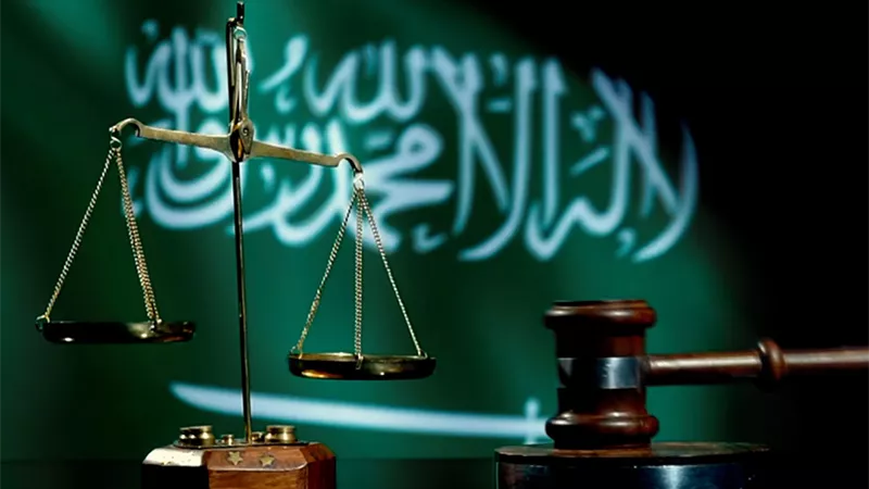 مُدرسة سعودية تقاضي والدها بسبب الزواج
