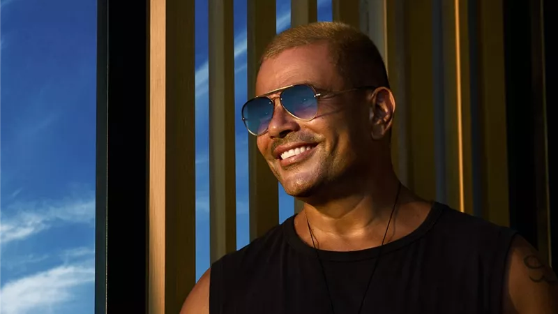 اللبنانية داليدا خليل تشعل السوشيال ميديا بصور مثيرة مع عمرو دياب