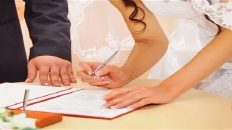هل يجوز للمرأة أن تعمل مأذونًا؟.. الإفتاء تُجيب