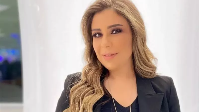 إطلالات أنيقة ومحتشمة على طريقة الإعلامية السعودية سارة دندراوي