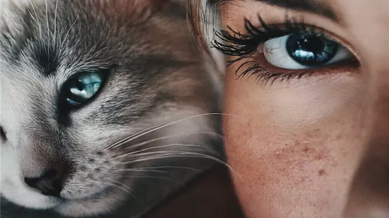 6 سلوكيات تساعدك على أن تصبحين أنثى كيوت 