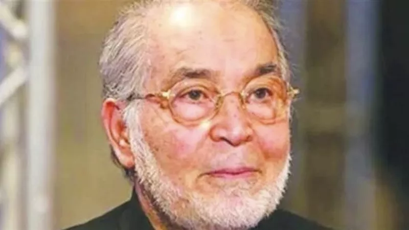 فيديو مؤثر للفنان حسن يوسف أثناء تشيع جثمان نجله