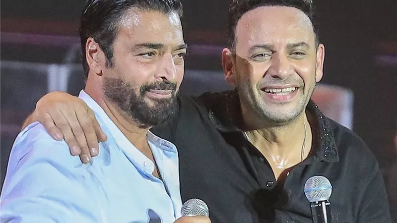 مصطفى قمر وحميد الشاعري يخطفان أجواء كاسيت 90 بأغنية آه يا غزالي (صور)