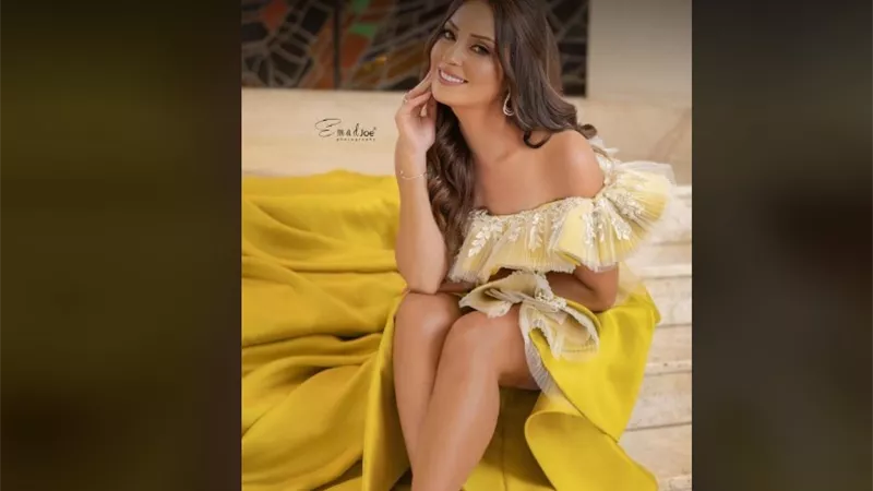 نيرمين الفقي بإطلالة ناعمة وجذابة على البحر 