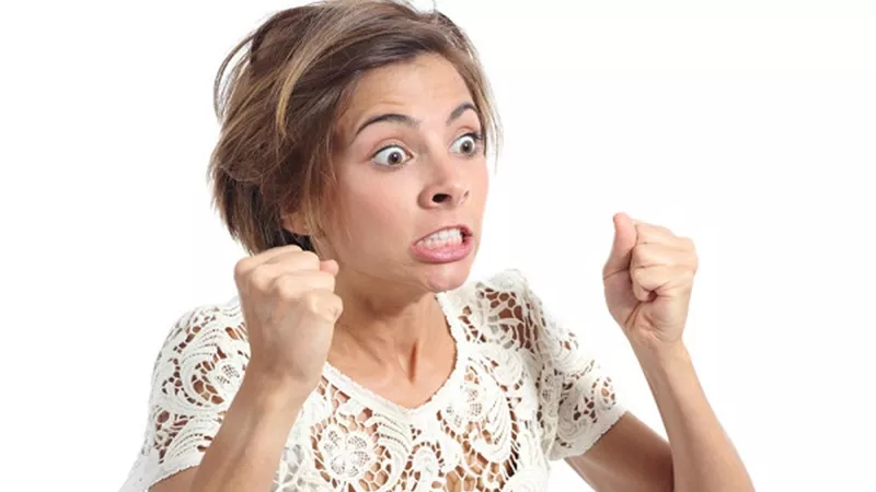أسباب حب المرأة للنكد وكيف نتعامل معها؟ «فتش عن الهرمونات»