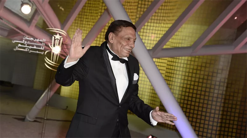 أشرف زكي يرد على أنباء وفاة عادل إمام: «لو فيه حاجة هناخد إجراء»