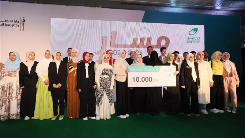البريد تكرم أوائل الثانوية العامة والأزهرية والدبلومات الفنية