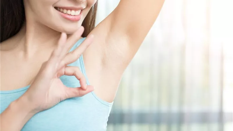 4 أنواع مزيل عرق طبيعية لتعطير الجسم 
