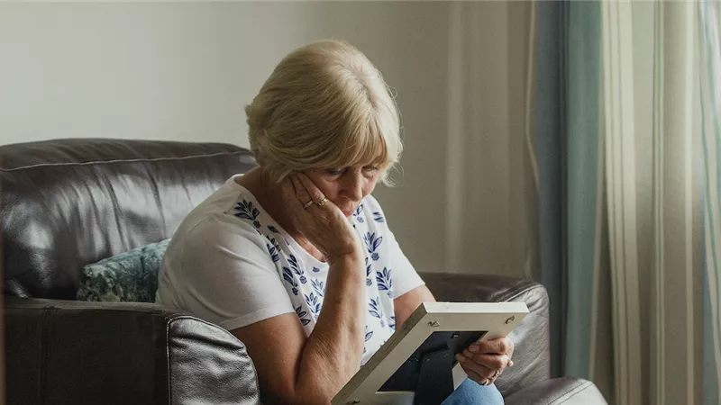 كيف تتعاملين مع متلازمة العش الفارغ بعد زواج أبنائك؟ 