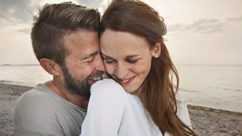 4 نصائح ذهبية لاستعادة الرومانسية بينك وبين زوجك 