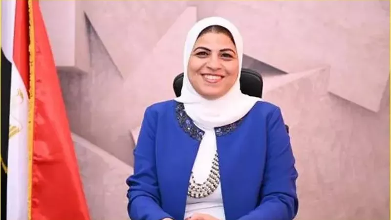 التضامن تفاجئ العمالة الحرفية بكارت خدمات صحية وتأمينية