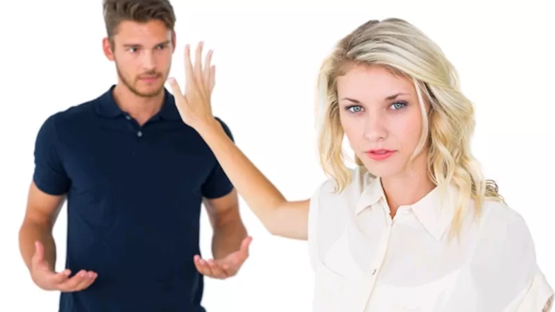 4 علامات تكشف لكِ خيانة الرجل «بيهتم بمظهره»