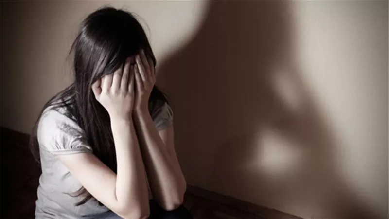 «مشكلتك لها حل»| بعد 12 سنة جواز عرفى مراته عرفت وهو عملى بلوك  