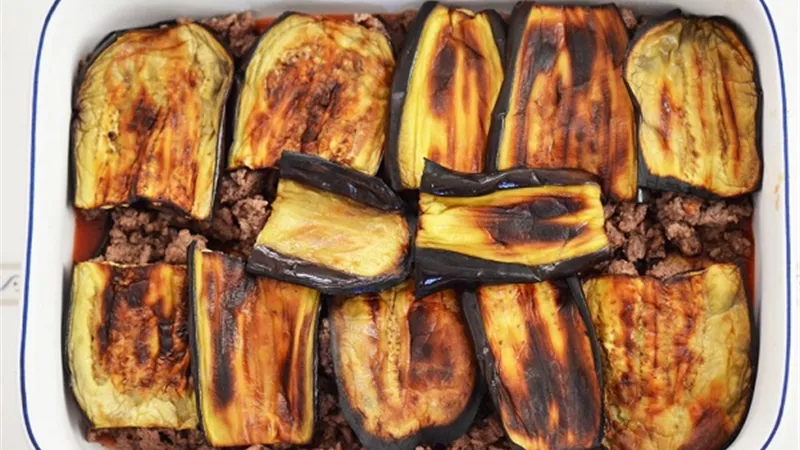 طريقة عمل صينية الباذنجان في الفرن بخطوات سهلة