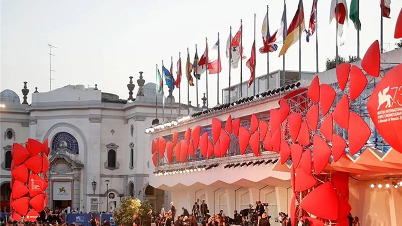 بث مباشر لحفل افتتاح مهرجان فينيسيا السينمائي الدولي بعد إضراب نجوم هوليوود
