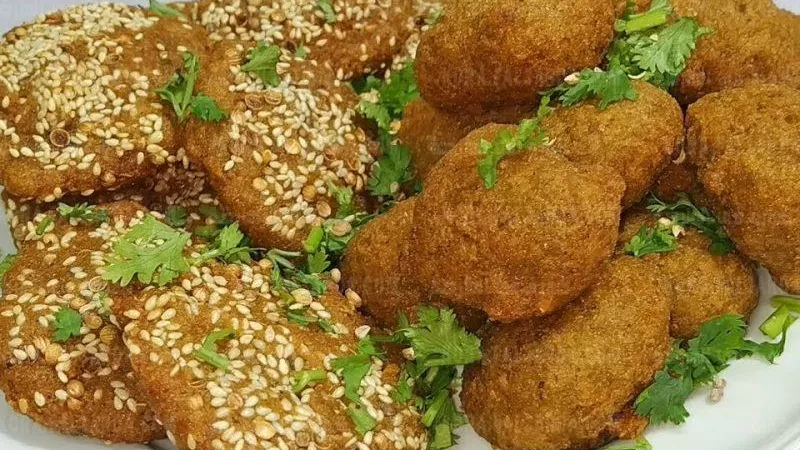 طريقة عمل عجينة الطعمية في المنزل مثل المحلات