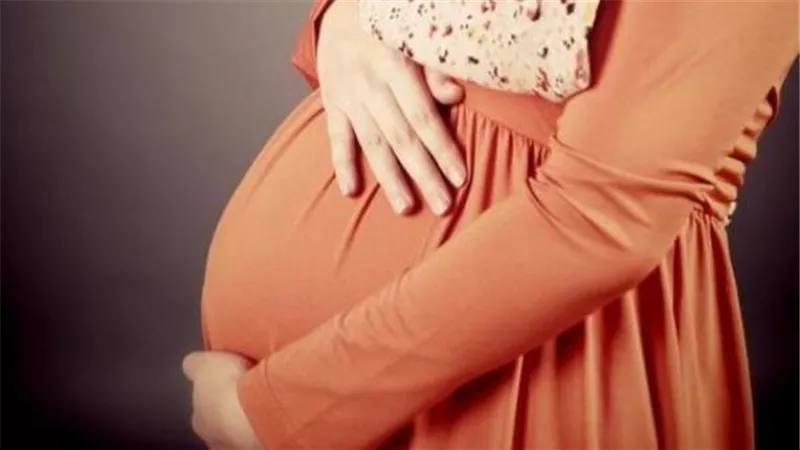 هل يجوز خطبة المرأة الحامل أثناء عدتها؟ الإفتاء تُجيب