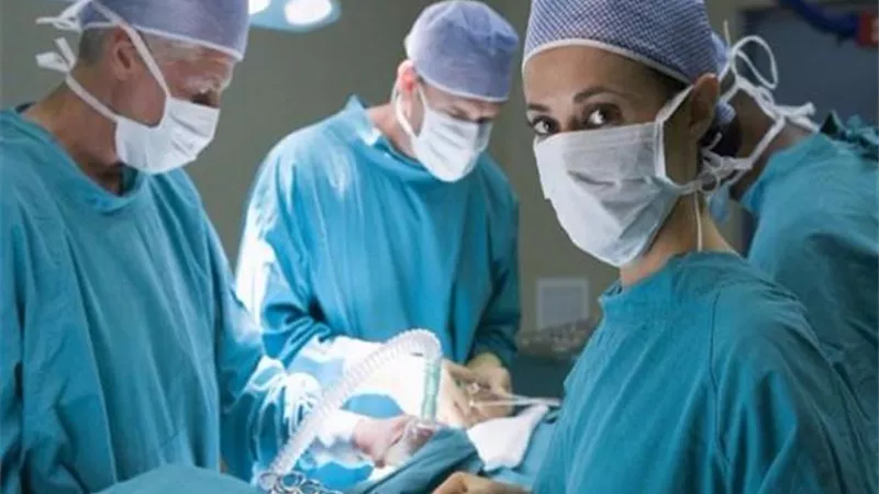 دراسة: الجراحات النساء أفضل من الرجال في العمليات الجراحية