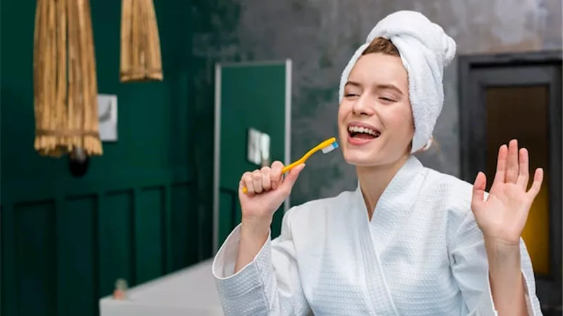أضرار جسيمة لعدم غسل الأسنان قبل النوم أبرزها «نمو البكتيريا»