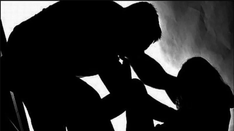 عودة سفاحين الفتيات | شاب يمزق وجه فتاة بـ«كتر» لفسخها الخطوبة