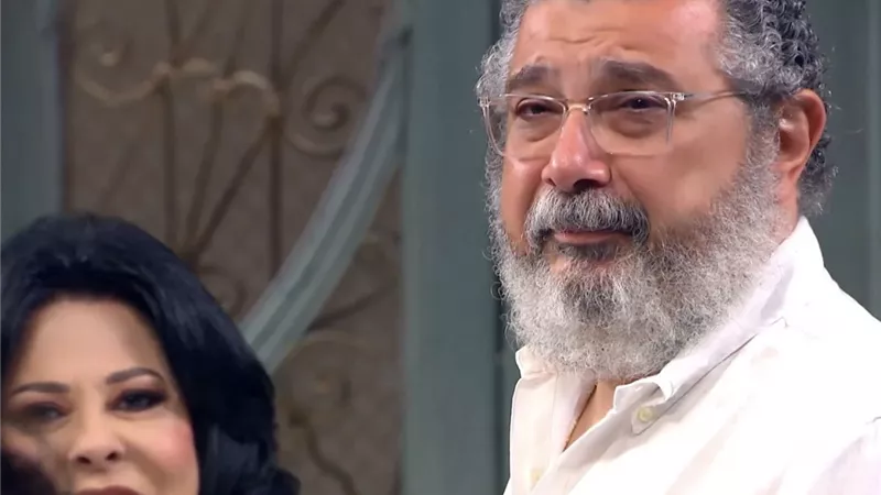 ماجد الكدواني ينهار باكيًا بسبب مفاجأة غير متوقعة من صاحبة السعادة (فيديو)