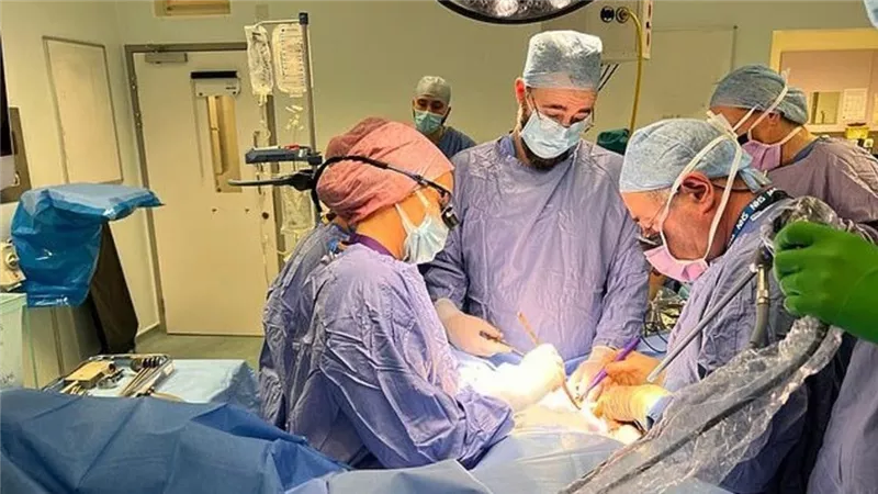سيدة تتبرع بالرحم لشقيقتها لتحقيق حلمها في الإنجاب «عملية جراحية لمدة 17 ساعة»