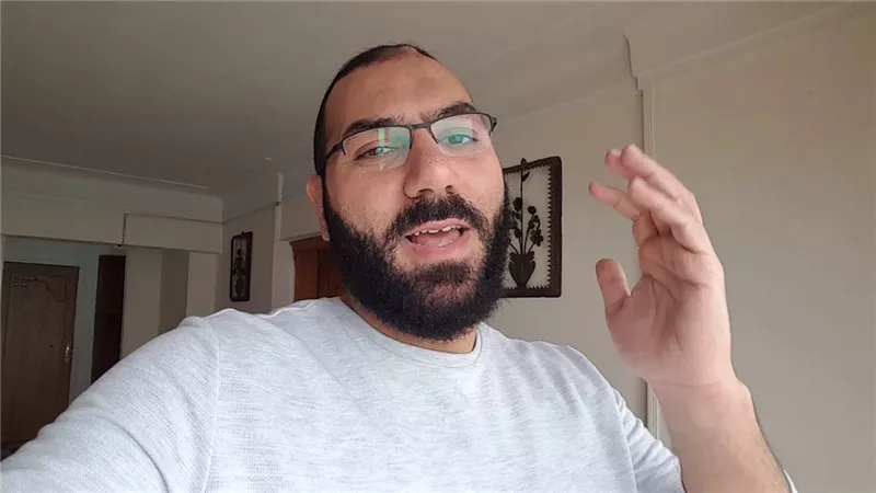القصة الكاملة للداعية أمير منير والعمرة الديلفري ومطالبات بتسليمه لنيابة أمن الدولة