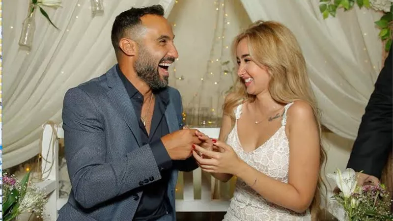 أول رد من هنا الزاهد وأحمد فهمي على أنباء انفصالهما (فيديو)