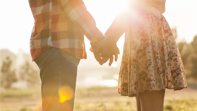 4 أشياء ممنوع على المرأة تسألها لزوجها أبرزها «بتفكر في إيه؟»