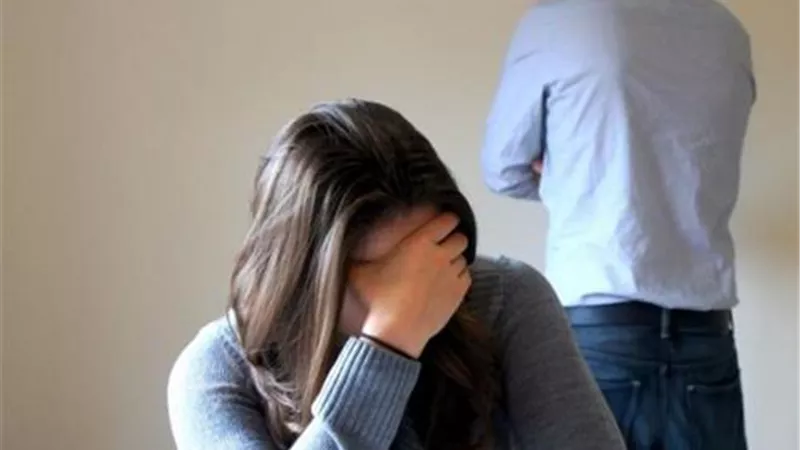 مشكلتك لها حل | جوزي عايش في الخليج مع مراته وأنا بخونه هنا
