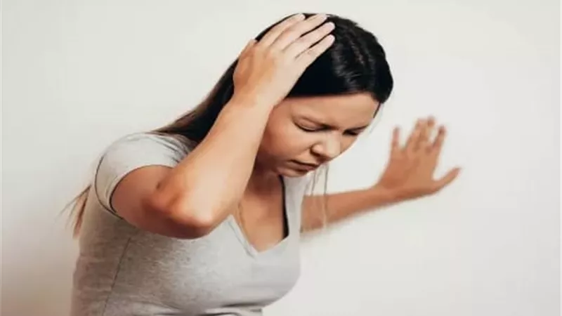 الدوخة عند الوقوف بشكل مفاجئ تدل على 4 أمراض «أحدهم خطير»