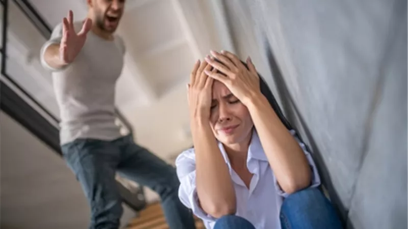 كيف تتخلصين من العلاقات السامة في حياتك؟ «ابعدي عن مكانه»