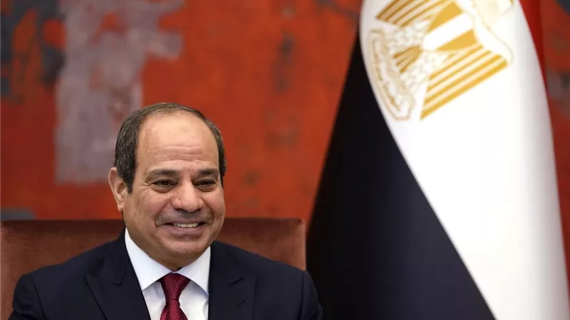 السيسي يزف بشرى للمصريين.. 8 قرارات جديدة «زيادة الأجور والمعاشات»
