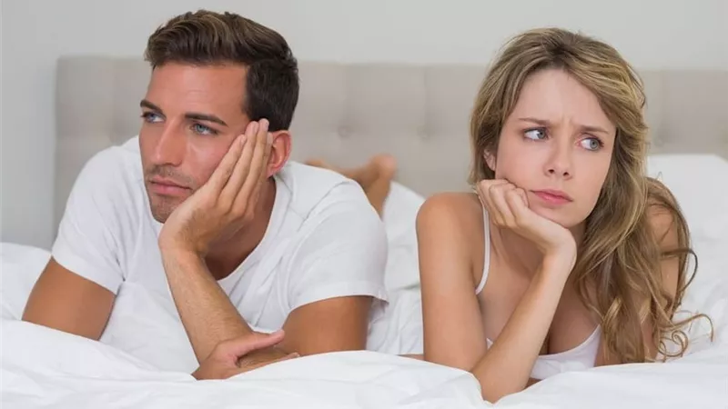 3 أفكار لكسر الروتين بين الزوجين 