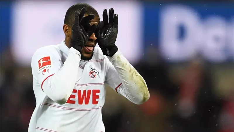 النادي الأهلي يحصل على توقيع أنتوني موديست واللاعب في القاهرة خلال ساعات