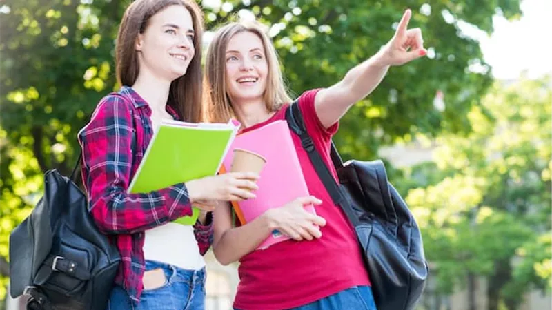 سنة أولى جامعة | كيف تختاري صديقة الدراسة؟ 
